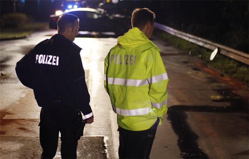 Stader rammt Verkehrsschild auf A 1 – Fahrer flüchtet Als die Polizei an der Unfallstelle eintraf, war der mutmaßliche Unfallverursacher bereits geflüchtet (Symbolbild).