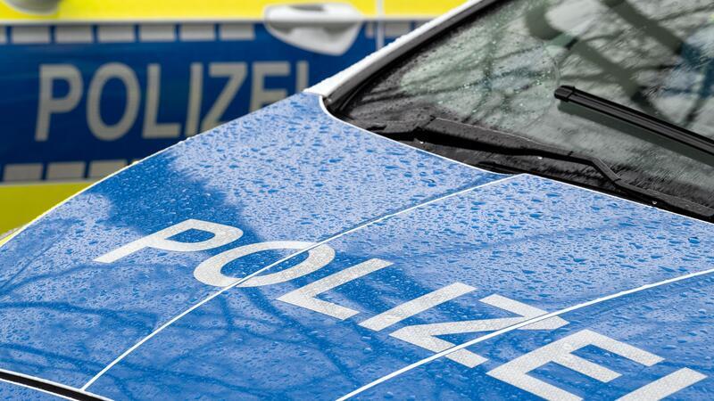 Als die Polizei eintraf, waren die Störer nicht mehr da. Es werden Zeugenhinweise gesucht. (Symbolbild)