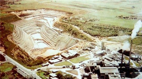 Die Abbaugrube der Hemmoorer Fabrik.