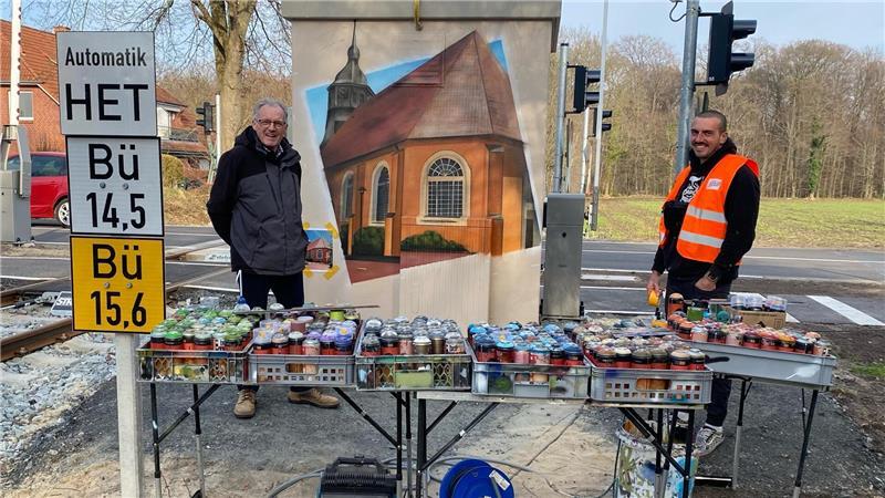 Als ehemaliger ICE-Lokführer hatte TAGEBLATT-Leser Christian Starke (links) besonderes Interesse an der Arbeit von Leo Cordes.