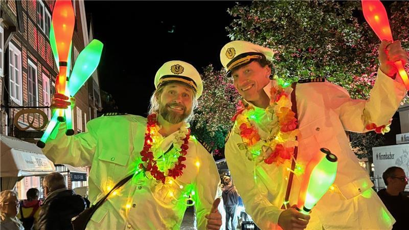 Die Künstler Mike und Mike während des Fleth-Festes 2025. 