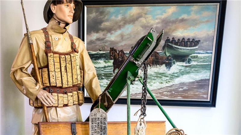 Alte Ausrüstung in der Zentrale der Deutschen Gesellschaft zur Rettung Schiffbrüchiger (DGzRS).