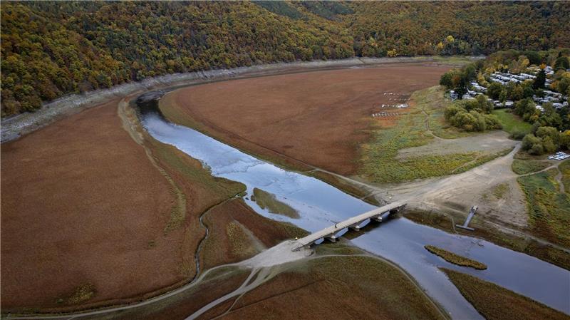 Wasserstand im Edersee: Resolution soll Anrainern helfen Alte Bauwerke liegen sonst unter Wasser.