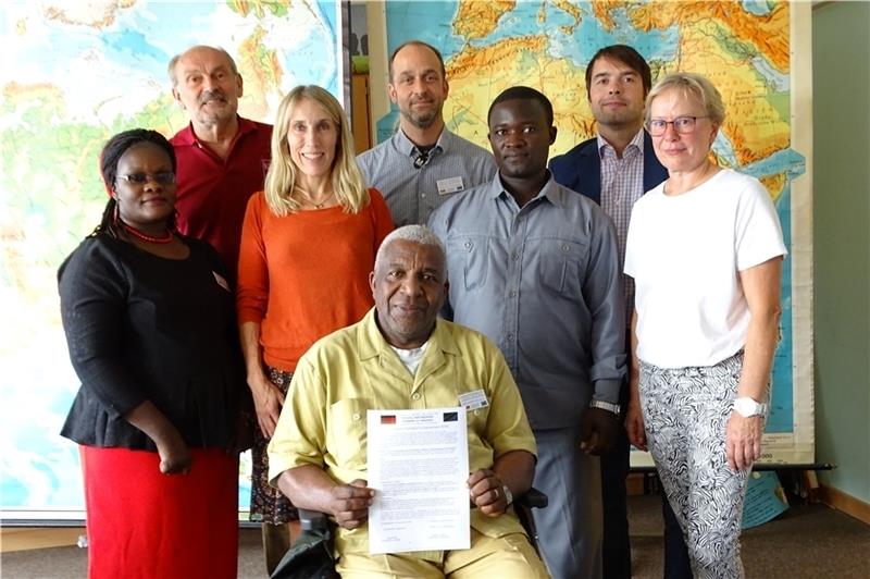 Alte Freunde: Lehrer des Gymnasiums Neu Wulmstorf und Gäste aus Tansania bei ihrem letzten Besuch im Jahr 2018. Foto: Lepél