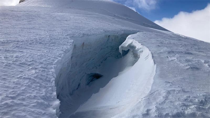 Außergewöhnliche Lage in den Alpen: Welche Gefahren drohen Alte Karten und Routenbeschreibungen können ein falsches Sicherheitsgefühl vermitteln.