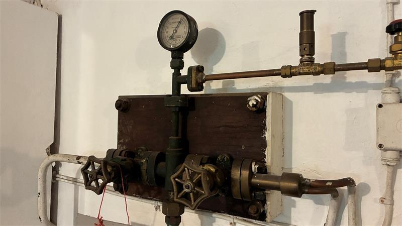 Altes Land: Historischer Leuchtturm in Jork-Lühe steht zum Verkauf Alte Technik im Leuchtturm Mielstack.