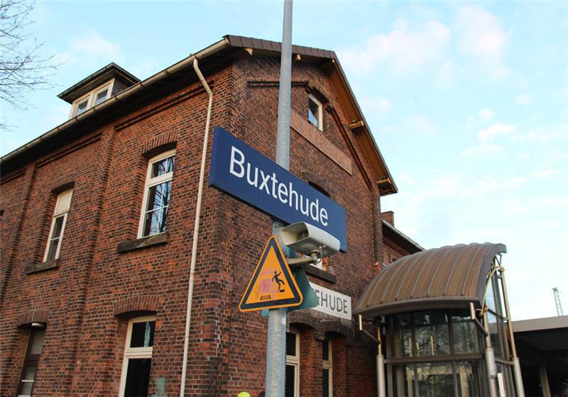 Altehrwürdig, aber baufällig: das Buxtehuder Bahnhofsgebäude. Foto: Richter