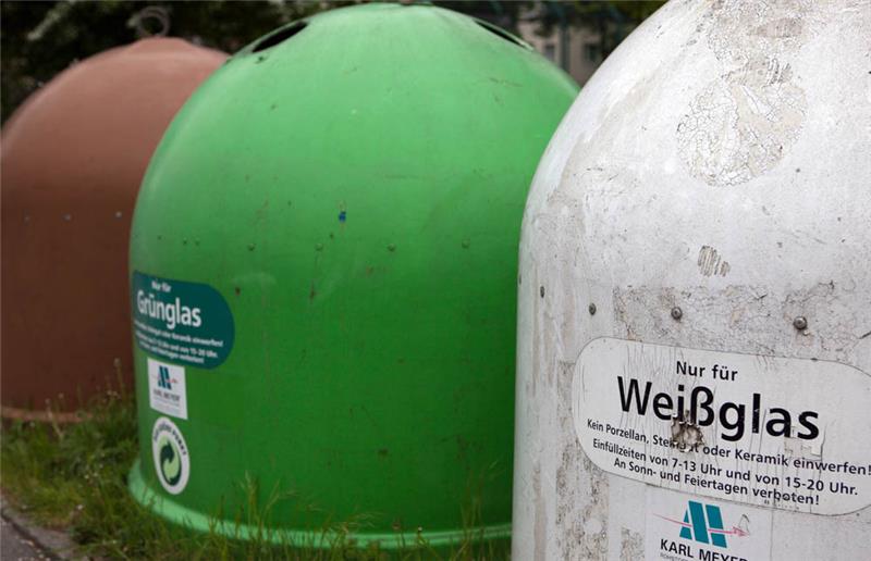 Dollerner Container haben neuen Standort Altglas wird nach Farben sortiert entsorgt. Foto: Silvia Marks/dpa-tmn