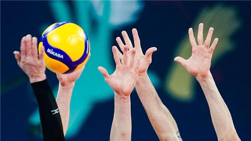 ARCHIV - Der Olympia-Formtest für die deutschen Volleyballer ging gründlich schief. Foto: Uwe Anspach/dpa
