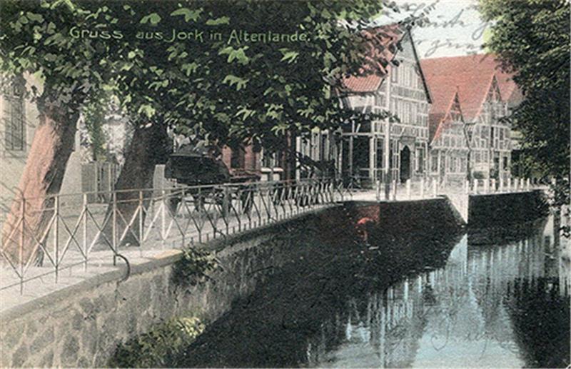 Altländer Ansichtskarte: Der Straßenzug „Am Fleet“ (Hohe Straße) im Jahr 1908; auf der anderen Seite des Fleets steht die Kirche (nicht sichtbar).