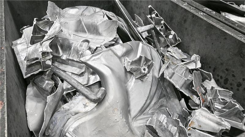 Aluminium aus Autoteilen soll künftig öfter wiederverwendet werden. (Symbolbild)