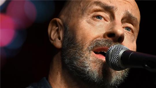 Am 1. Juni spielt der Musiker und TV-Star Jon Flemming Olsen im Buxtehuder Theater im Hinterhof.