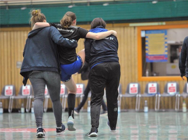 Am 11. März 2023 verletzte sich Maja Schönefeld kurz vor Beginn des Bundesligaspiels gegen Halle-Neustadt am Knie - ein Kreuzbandriss.