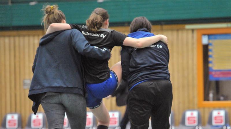 Am 11. März 2023 verletzte sich Maja Schönefeld kurz vor Beginn des Bundesligaspiels gegen Halle-Neustadt am Knie - ein Kreuzbandriss.