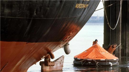 Am 13. Oktober 1980 begannen Aktivisten in Blexen mit der Blockade des Säuretankers „Kronos“. Diese Aktion war die Geburtsstunde von Greenpeace Deutschland. 