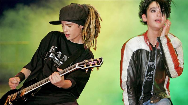 Am 15. August 2005 veröffentlichte die Magdeburger Rockband Tokio Hotel mit den Kaulitz-Zwillingen in der Frontreihe ihre erste Single „Durch den Monsun“.