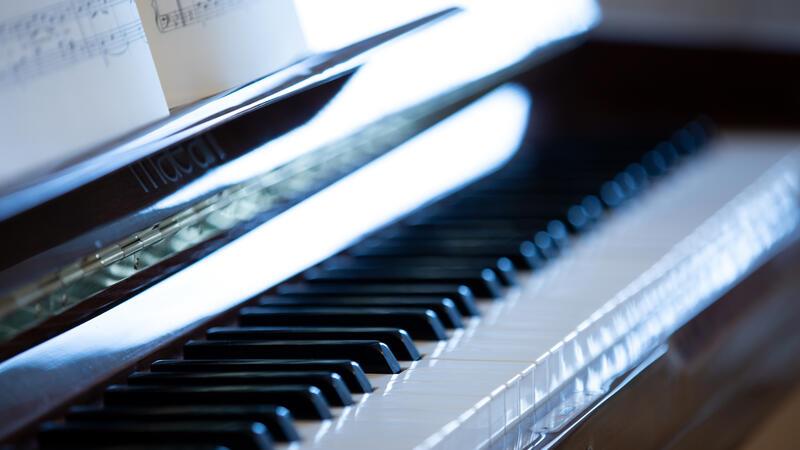 Trio Coloris: Klassische Musik in Harsefelds Friedrich-Huth-Bücherei Am 18. September erklingt im Harsefelder Amtshof wieder einmal klassische Musik mit Klavier, Geige und Cello.