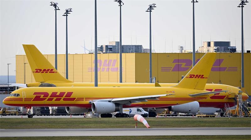 Am 20. Juli 2024 entzündete sich ein mit einem Brandsatz präpariertes Luftfrachtpaket im DHL-Logistikzentrum am Flughafen Leipzig/Halle kurz vor der Verladung in ein Frachtflugzeug. Nur wegen einer Verspätung der Maschine geschah dies noch am Boden. (Symbolbild)