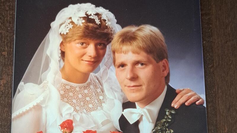 Am 22. Juli 1982 heiraten Elke Brenneis aus Loxstedt und Ralf Engelbrecht aus Beverstedt in der Beverstedter Kirche.