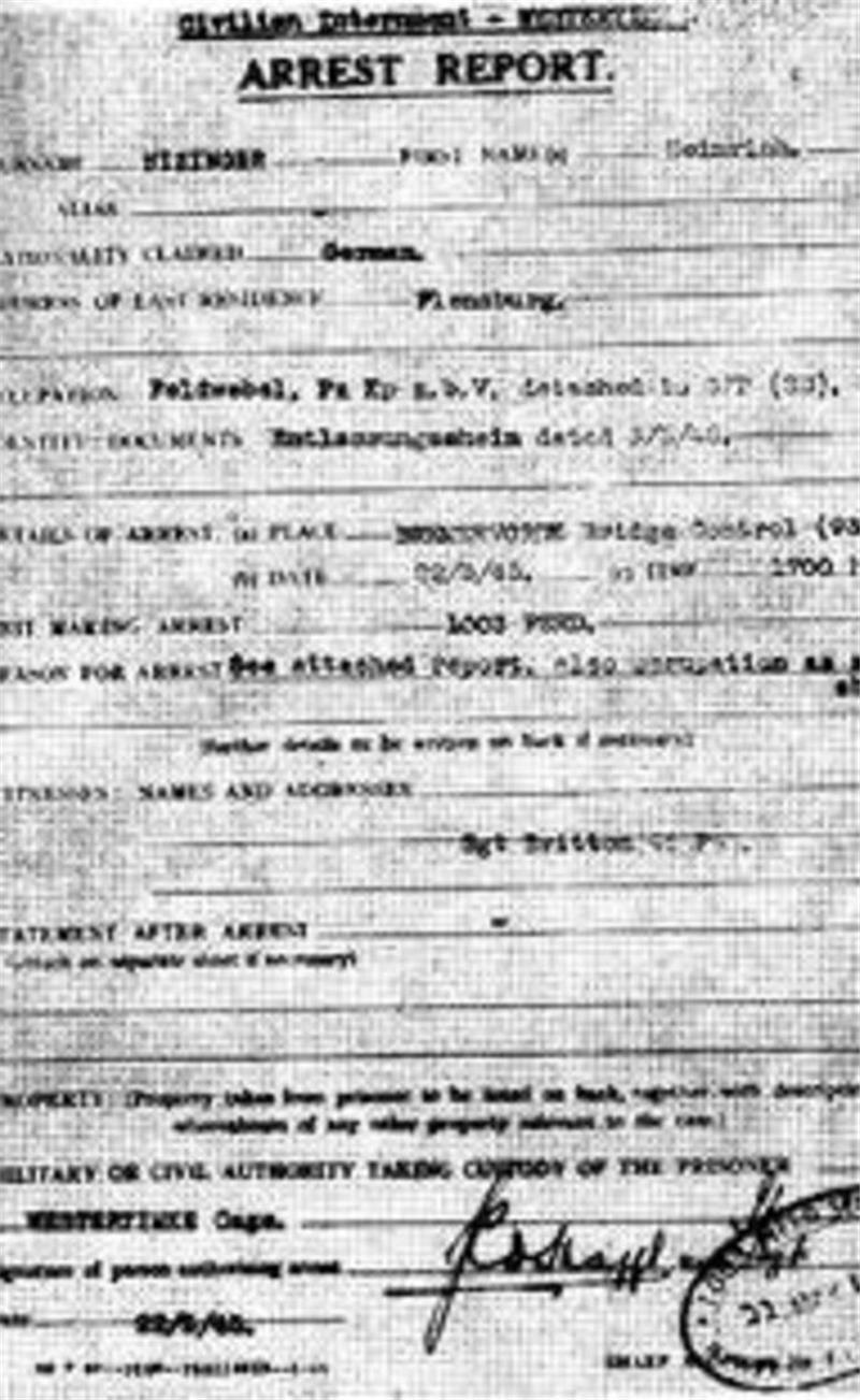 Am 22. Mai 1945 wird dieser Arrestbericht für „Feldwebel Heinrich Hitzinger“ in Bremervörde ausgestellt. Fünf Jahre später wird das Dokument in der Bremervörder Zeitung veröffentlicht. Was aus dem Originaldokument wurde, ist nicht bekannt.