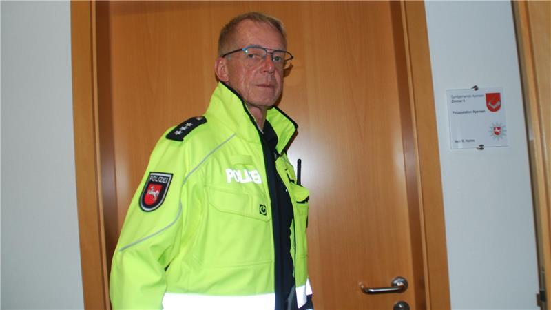 Am 28. November schließt Reiner Helms die Tür zur Polizeistation in Apensen.