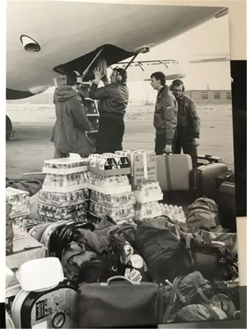 60 Jahre MFG 3 in Nordholz: Spektakuläre Notlandung und das Ende des Kalten Kriegs Am 30. Januar 1991 verlegte das Geschwader mit drei Breguet Atlantic und insgesamt 114 Personen nach Elmas/Sardinien. Dafür wurden auch vier "Transall"-Maschinen eingesetzt. Foto: Reese-Winne