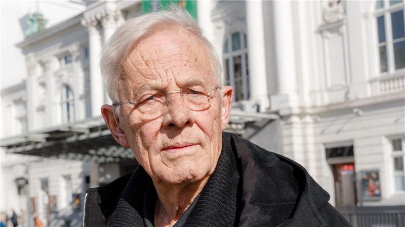 Am 7. Januar wird es eine Trauerfeier für Rolf Becker in der Dreieinigkeitskirche in St. Georg geben. (Archivfoto)