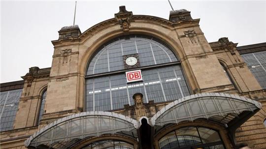 Am Bahnhof Dammtor fahren während der Bauarbeiten keine Fernverkehrszüge. (Archivbild)