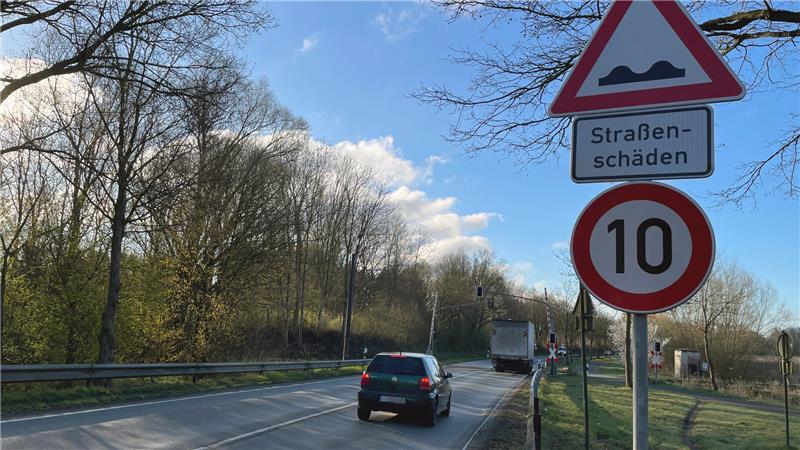 Altes Land: Neues Luxusresort auf Hahnöfersand kommt doch nicht Am Bahnübergang auf der Buxtehuder Straße in Stade gilt seit kurzem Tempo 10.