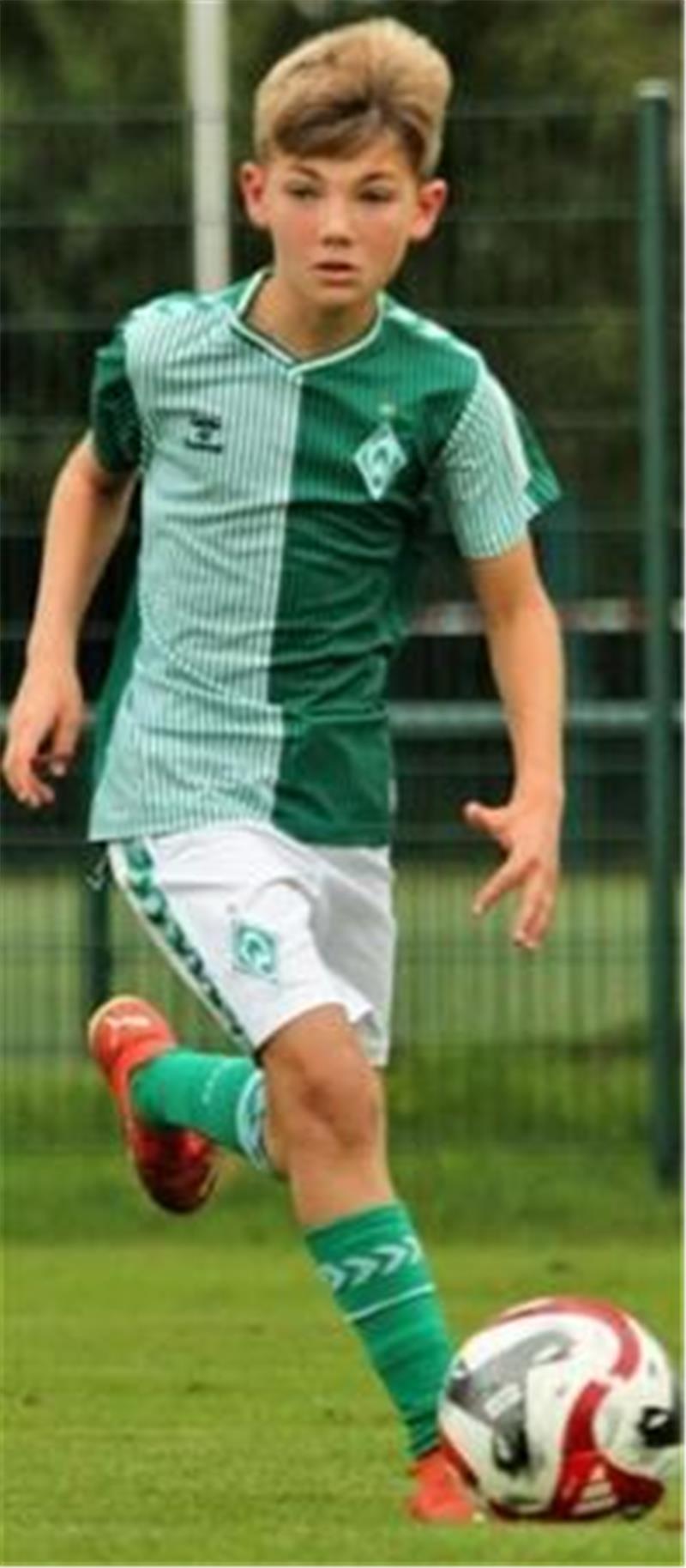 11-jähriger Tjark Ahrens kickt bei Werder Bremen Am Ball ist Tjark Ahrens stets auf das Spielgeschehen fokussiert.