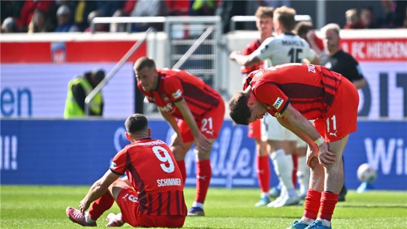 Am Boden: Heidenheim steigt ab.