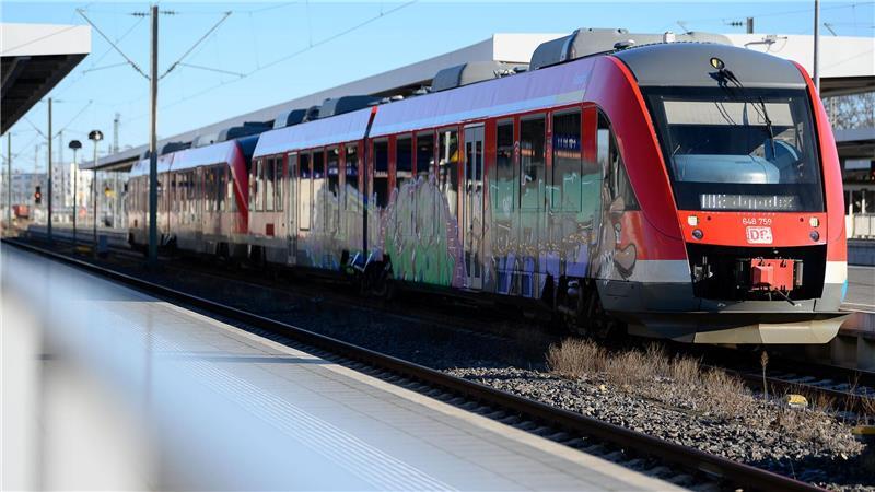 Am Braunschweiger Hauptbahnhof wurde ein bewaffneter Mann von Polizisten gestellt. (Symbolbild) 