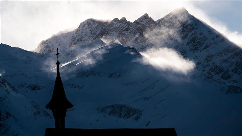 Deutsche Bergsteiger in Schweizer Alpen in großer Not Am Breithorn sind zwei deutsche Bergsteiger in großer Not. (Archivfoto)