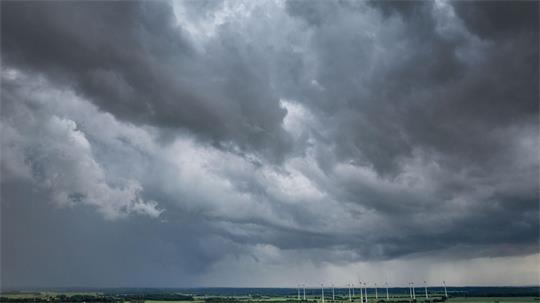 Am Dienstag erwarten die Meteorologen Gewitter mit Unwetterpotenzial. 