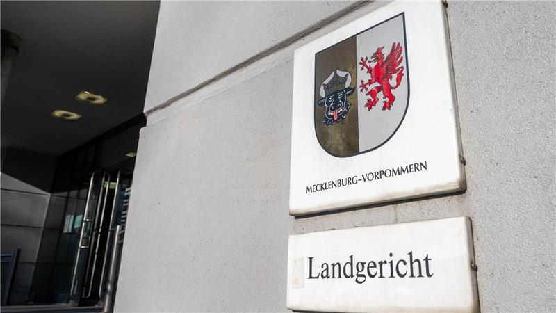 Am Dienstag fiel das Urteil im Totschlagprozess gegen einen 75-Jährigen aus Waren an der Müritz. Er hat seine Ehefrau mit einem Messer getötet. (Archivbild)