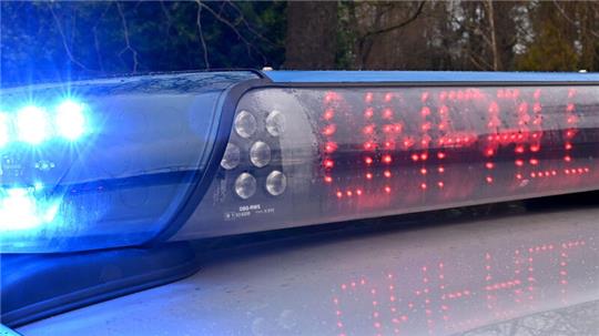 Am Dienstag kam es zu einem Unfall vor einer Bäckerei in Döse. Eine Kundin wurde dabei leicht verletzt. Symbolbild: Rehder/dpa