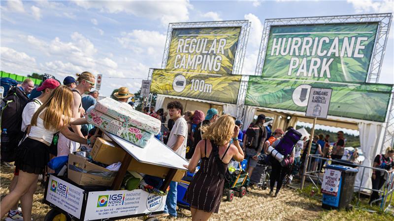 Am Donnerstag reisten die ersten Besucher des Hurricane Festivals an. Insgesamt werden 78.000 Menschen am Eichenring in Scheeßel erwartet.