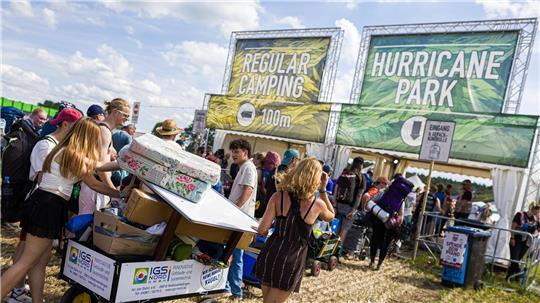 Am Donnerstag reisten die ersten Besucher des Hurricane-Festivals an. Insgesamt werden 78.000 Menschen am Eichenring in Scheeßel erwartet.