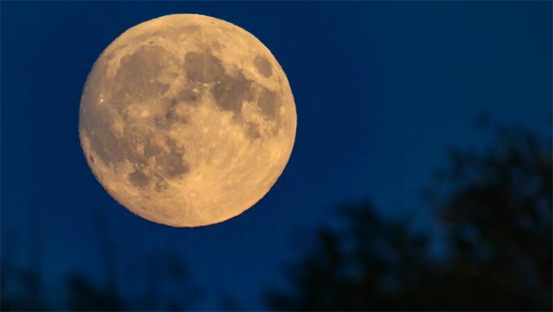 Supermond und Komet: Hobby-Astronom aus dem Alten Land gibt Tipps Am Donnerstagabend ist der Vollmond als sogenannter Supermond zu sehen. Als Supermond wird der Mond bezeichnet, wenn der Vollmond besonders groß erscheint.