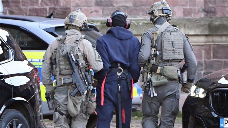 Nord-Stream-Verdächtiger in Deutschland in U-Haft Am Donnerstagnachmittag kam Serhij K. mit dem Hubschrauber in Karlsruhe an.