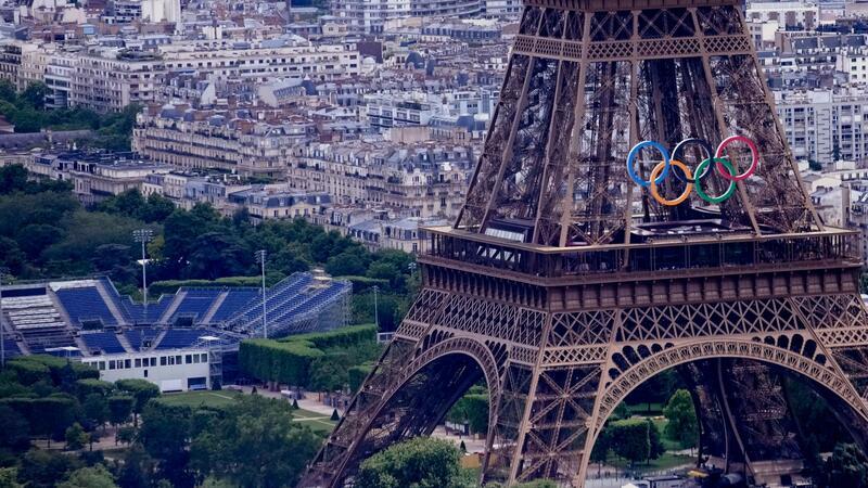 Was zu Olympia in Paris wichtig ist Am Eiffelturm wird bei Olympia Beach-Volleyball gespielt