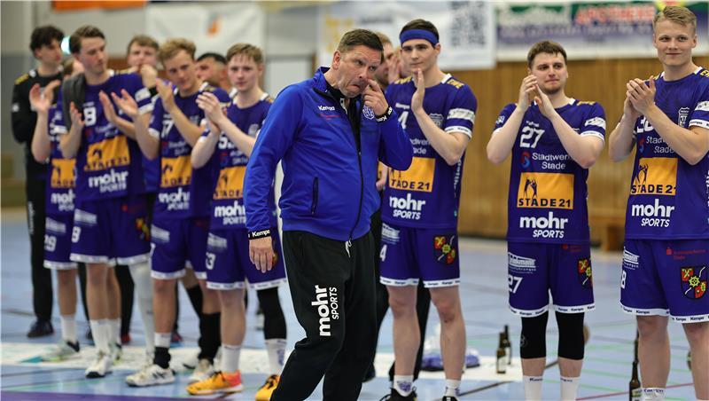 Am Ende der Saison wird der Erfolgstrainer den VfL Fredenbeck verlassen. Jörg Rademacher kämpft mit den Tränen.