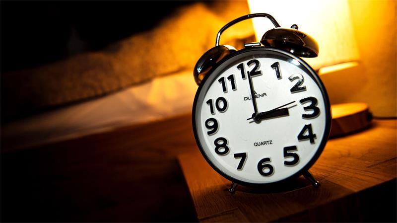 Am Ende der Sommerzeit wie Uhr wird um eine Stunde zurückgestellt. (Symbolbild)