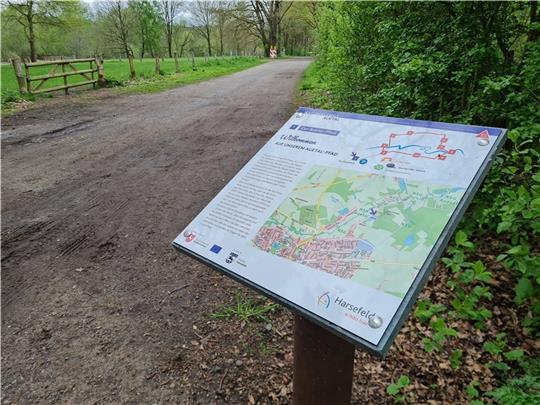 Am Ende der Straße Im Butendiek beginnt ein Rundwanderweg durchs Auetal. Foto: Beneke