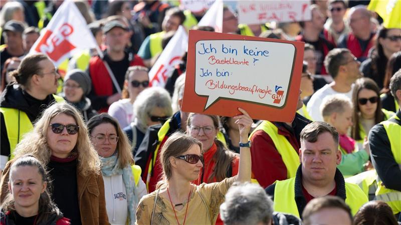 Am Equal Pay Day kam es außerdem zu Warnstreiks in Berufsgruppen, denen besonders viele Frauen arbeiten. 