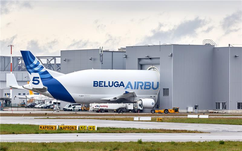 Großalarm wegen Brand auf Airbus-Gelände Am Fähranleger des Airbus-Werks in Finkenwerder hatte es am Sonntagvormittag gebrannt. Archivfoto: dpa