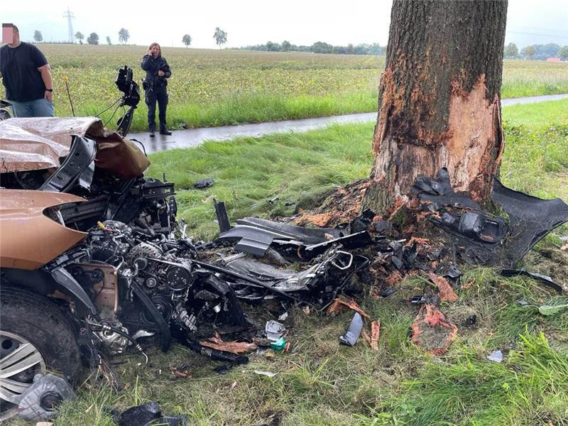 50-jähriger Autofahrer bei Unfall auf der L123 schwer verletzt Am Fahrzeug entstand ein Totalschaden. Foto: Polizei