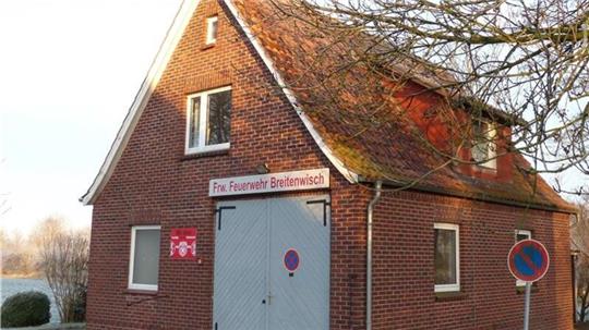 Am Feuerwehrgerätehaus in Breitenwisch wurde dieses Mal ein Fenster aufgehebelt.