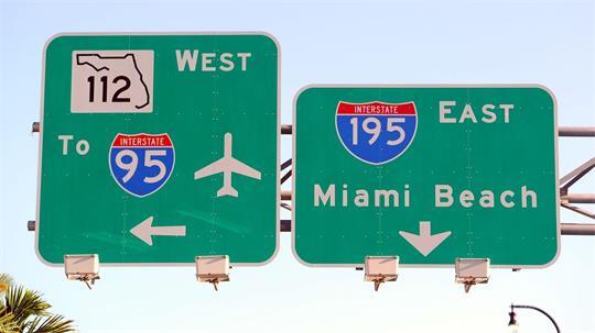 Am Flughafen in Miami kam es zu einem Unfall mit einem Frachtflugzeug. (Symbolbild)