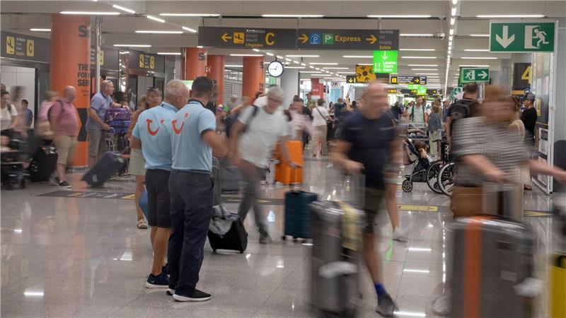 Luftverkehrswirtschaft: Deutsche fliegen hinterher Am Flughafen in Palma de Mallorca herrscht Hochbetrieb.
